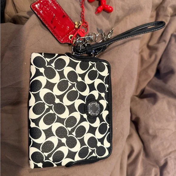 Auth Vintage Coach Wristlet with Card Slots, Hangtag, Custom Patch & Keychains - Picture 2 of 4